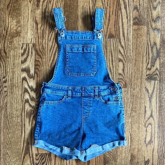 abercrombie kids Other - Really cute Abercrombie kids overall shorts, size 9/10. Excellent condition!